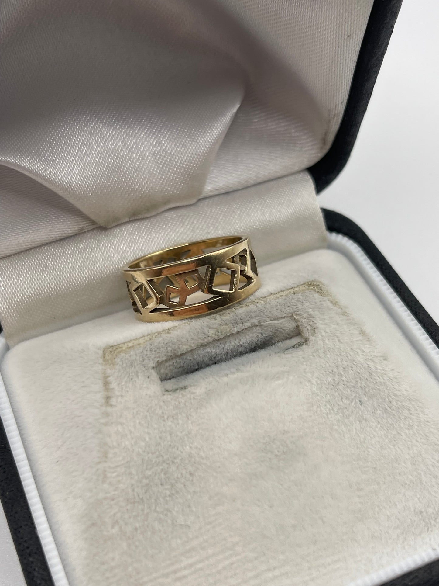 9ct gold abstract band