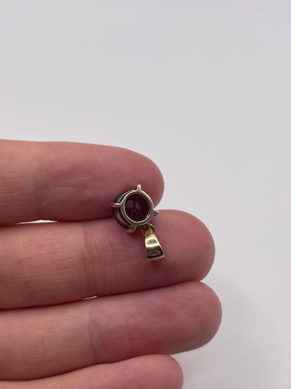 9ct gold garnet pendant