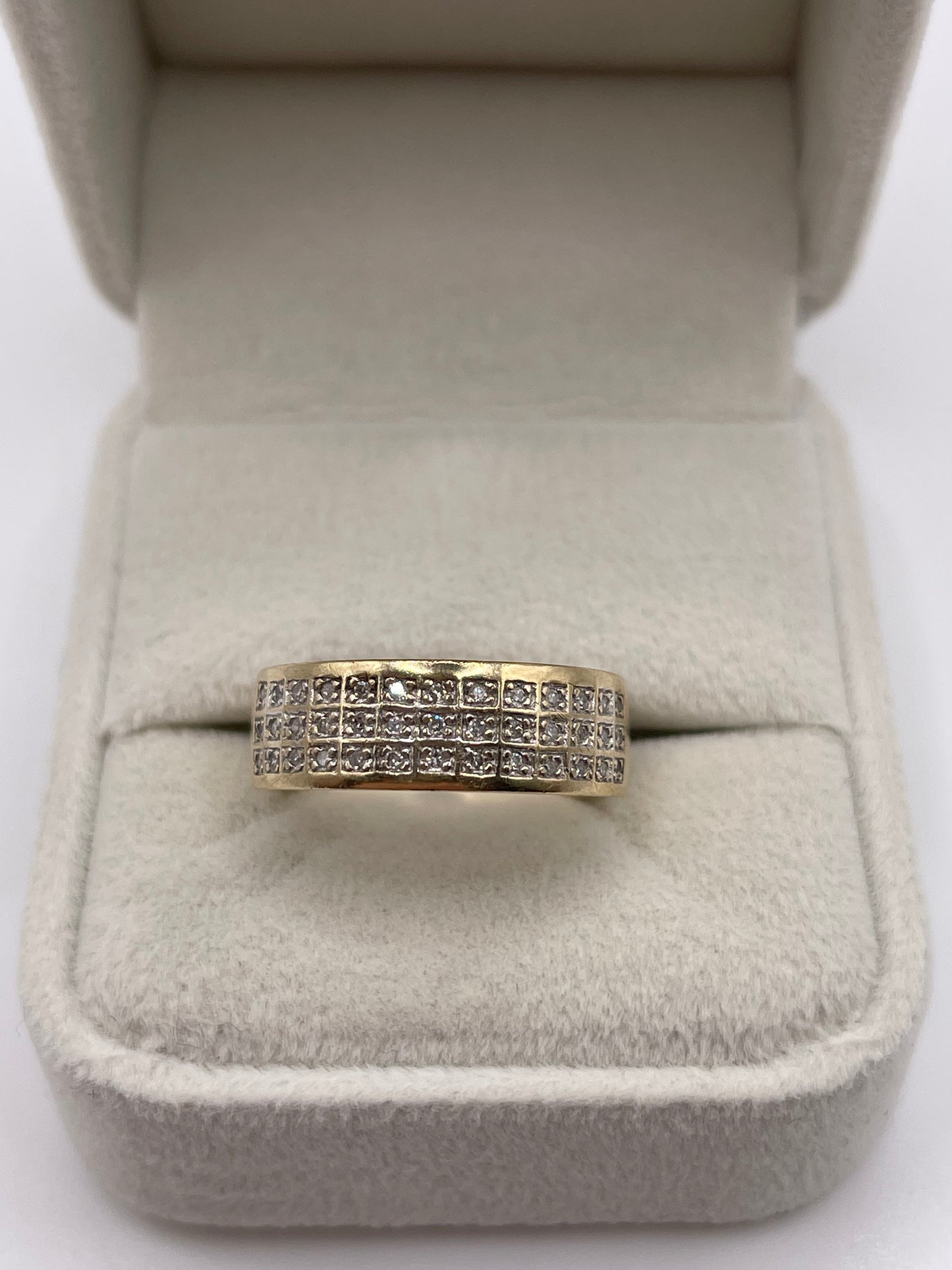9ct gold diamond ring