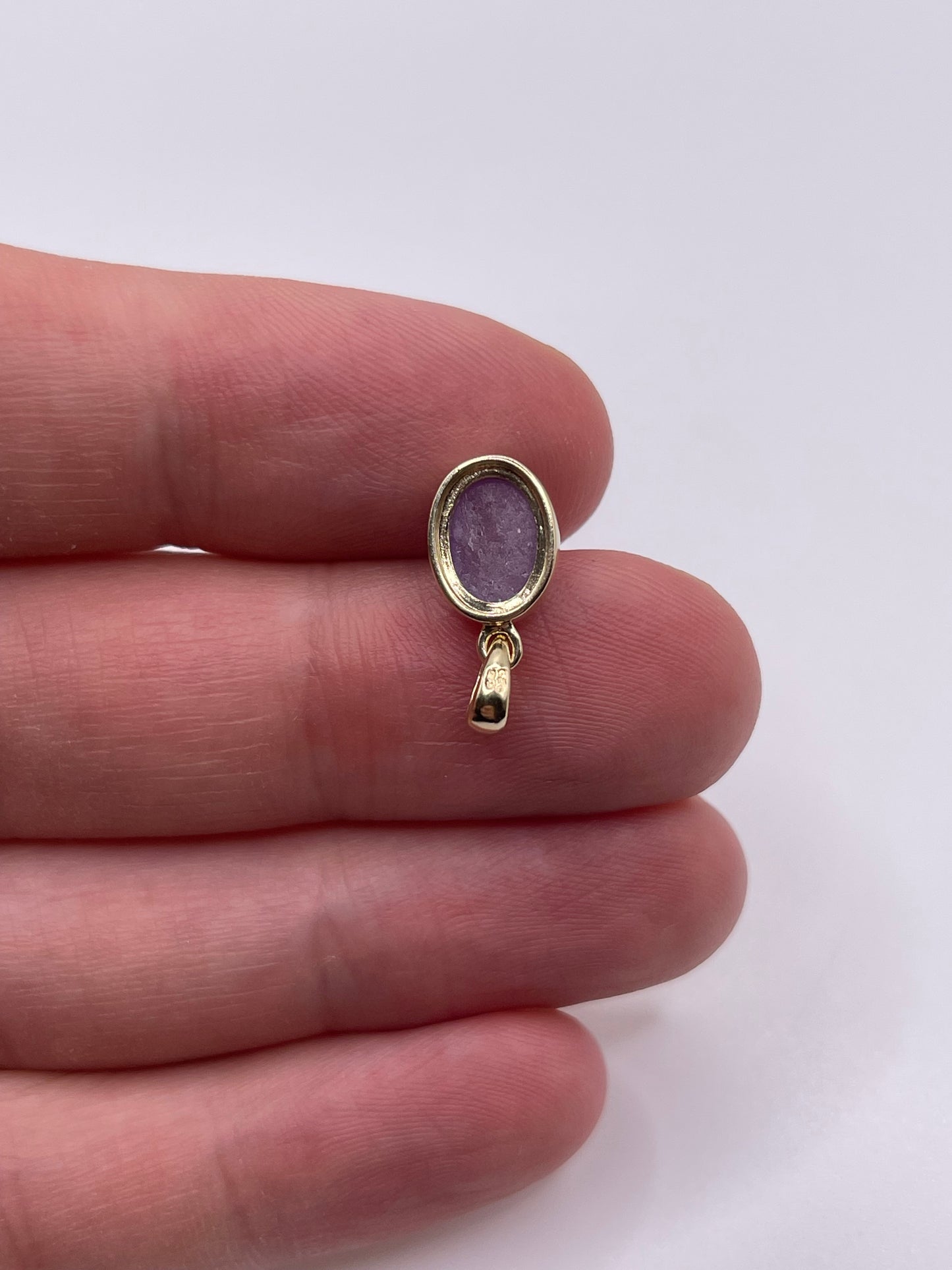 9ct gold purple jade pendant