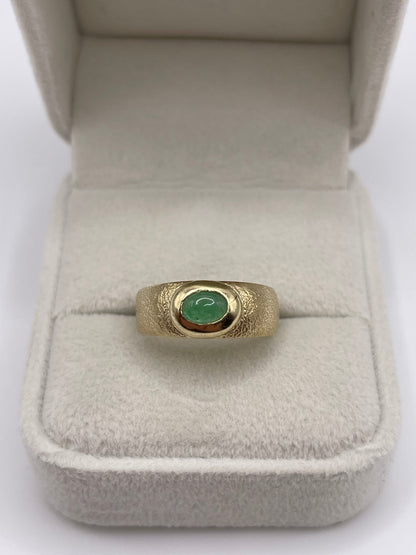 8ct gold cabochon emerald ring