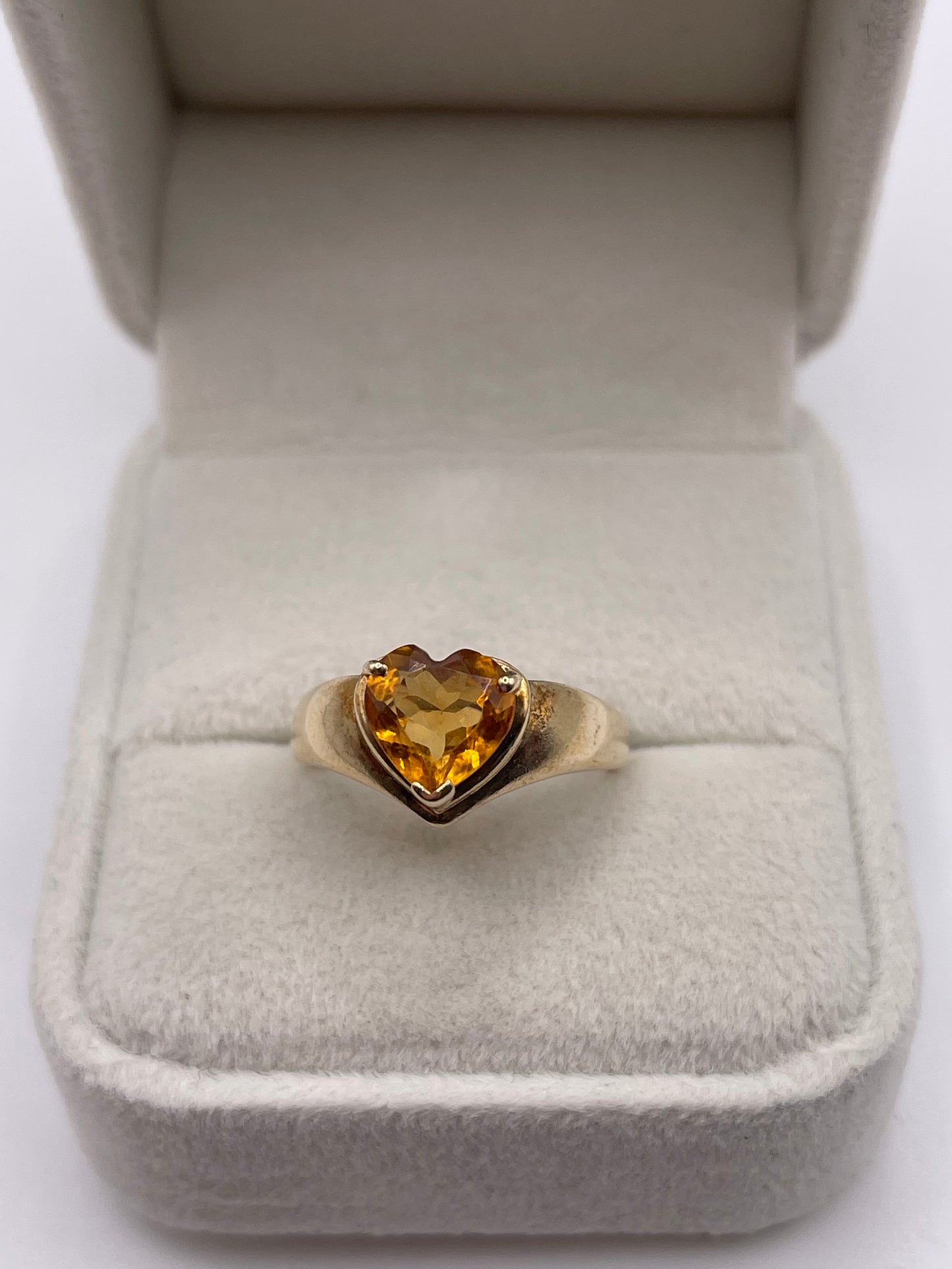 9ct gold citrine heart ring