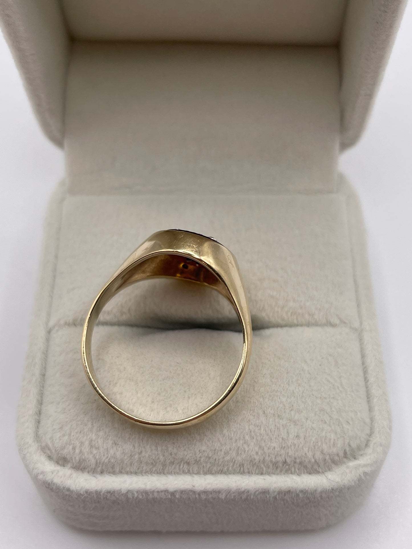 9ct gold carnelian crest ring