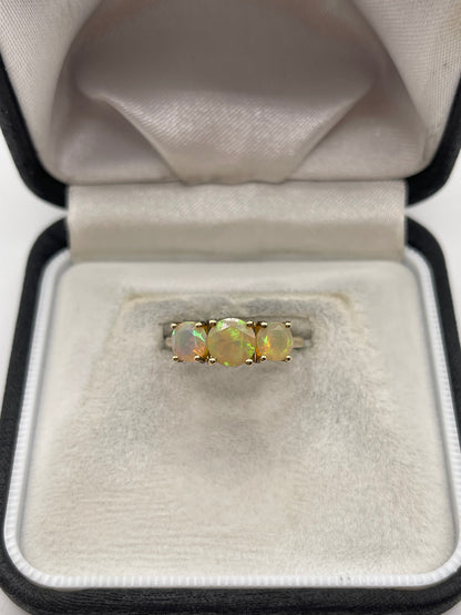 9ct gold opal ring