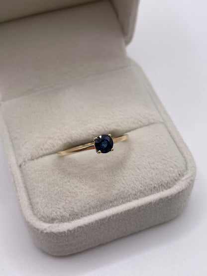9ct gold sapphire ring
