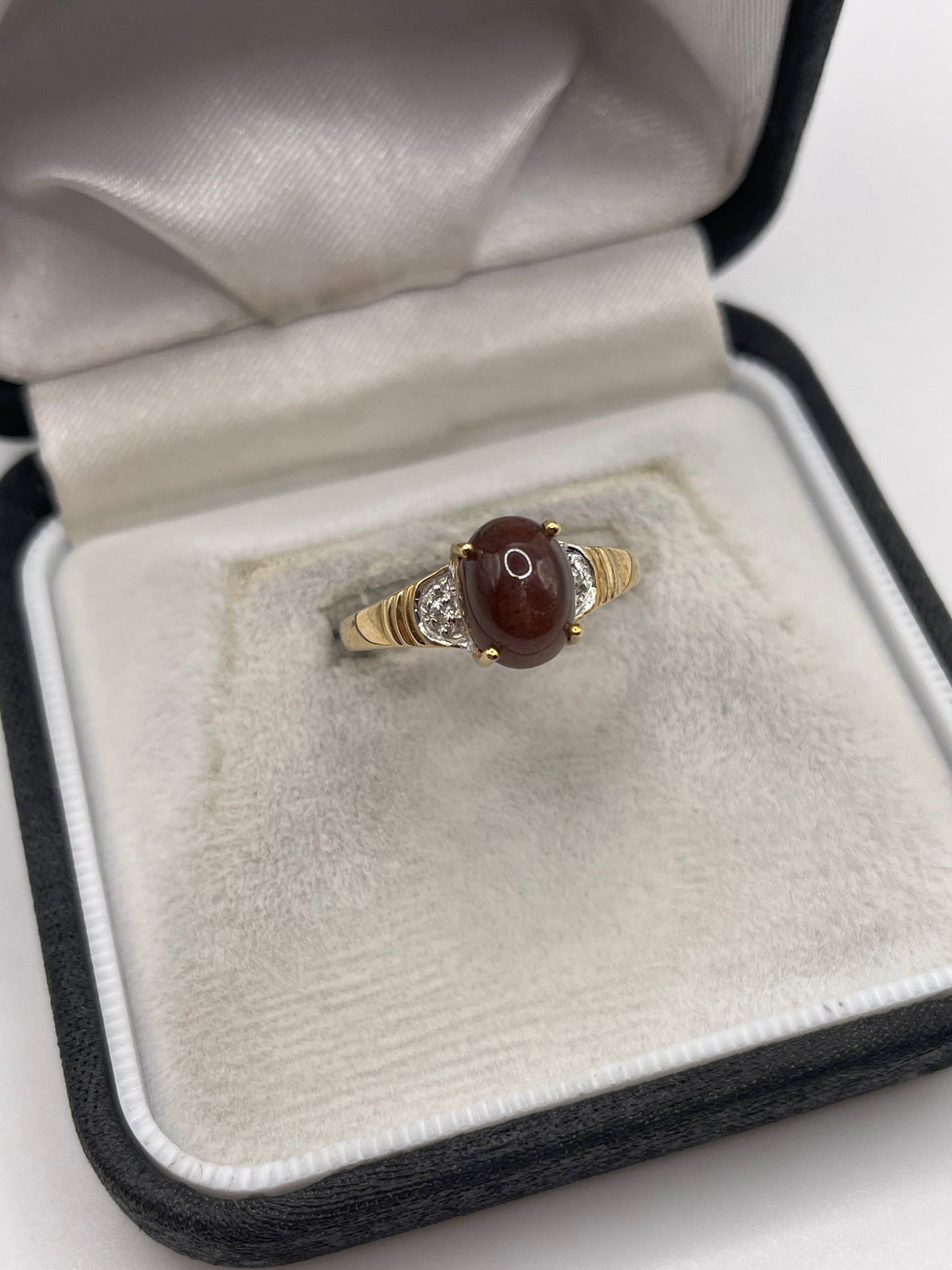 9ct gold cats eye and zircon ring