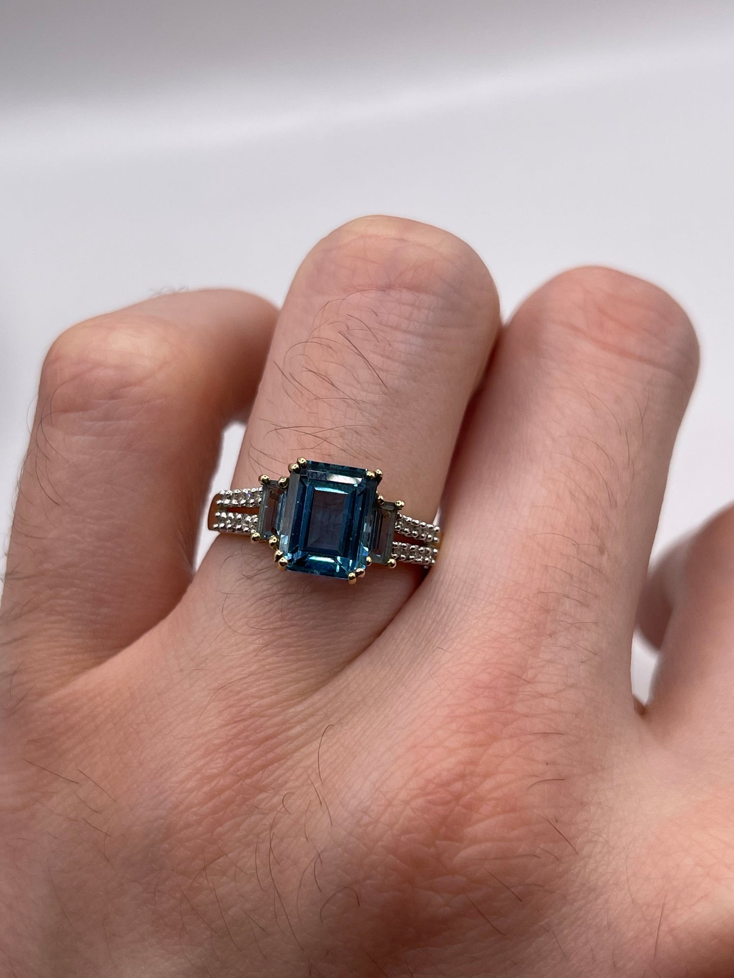 9ct gold blue topaz and diamond ring
