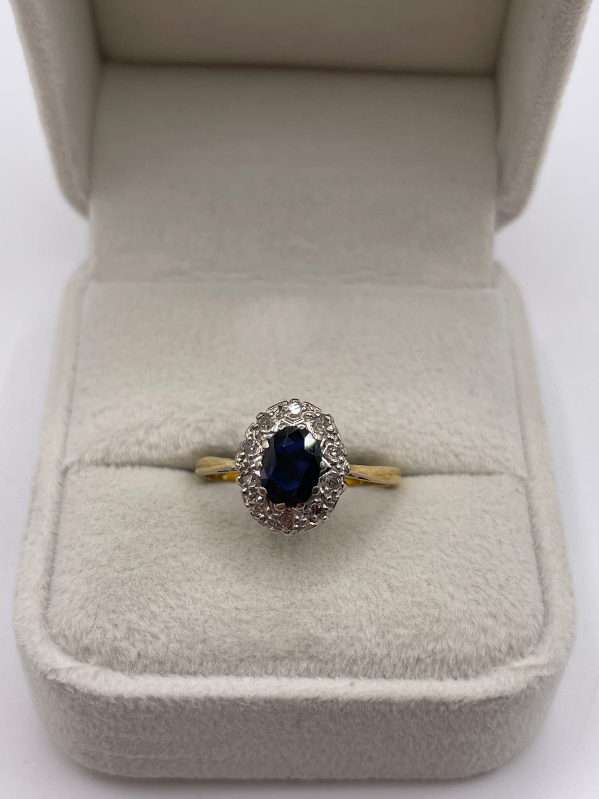 18ct gold sapphire and diamond ring