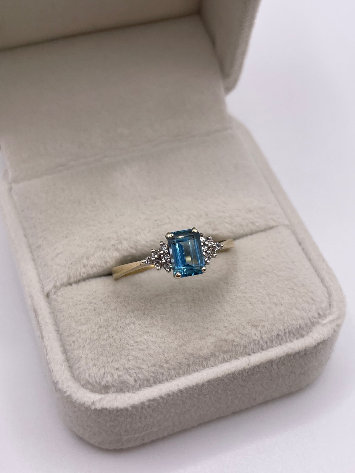 9ct gold topaz and diamond ring
