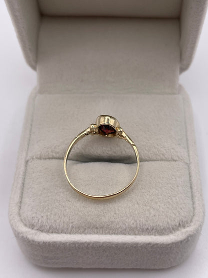 9ct gold garnet ring