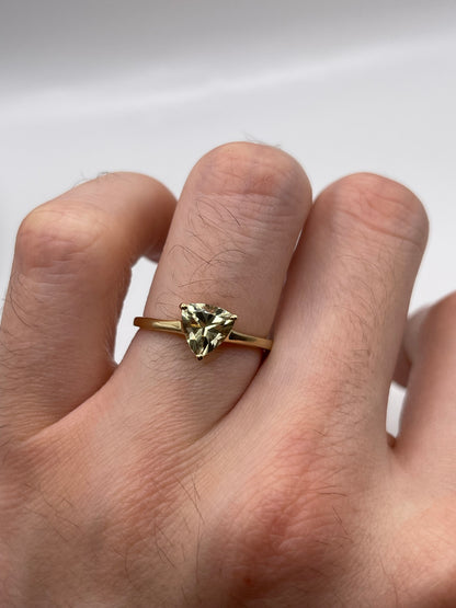 9ct gold quartz ring