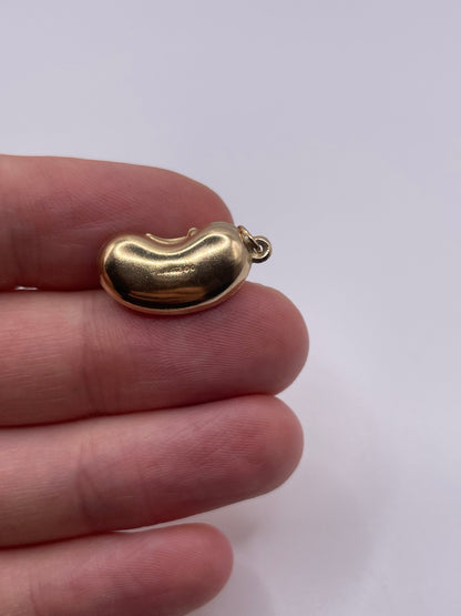 9ct gold kidney bean charm