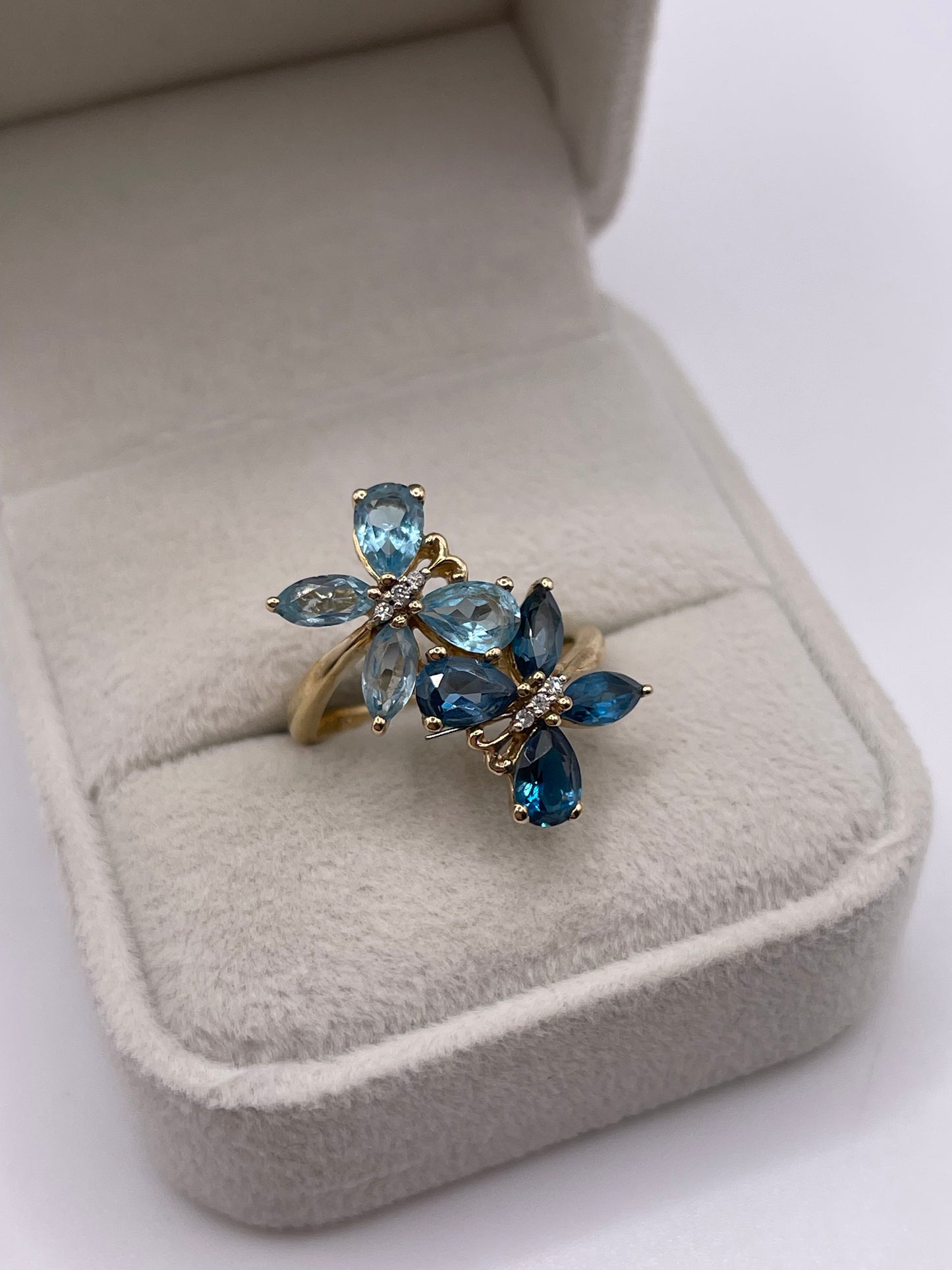 9ct gold topaz and diamond ring