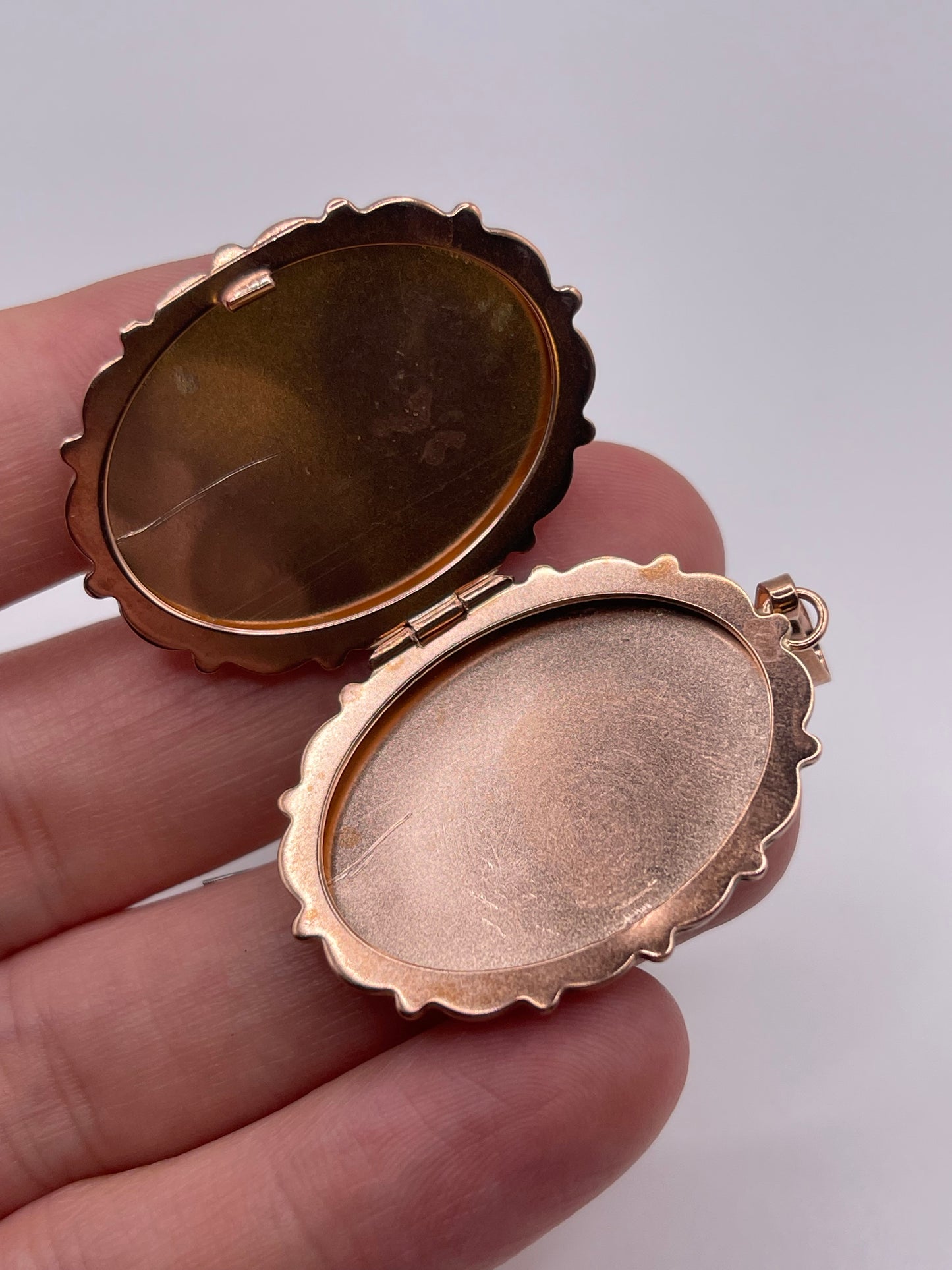 9ct rose gold locket pendant