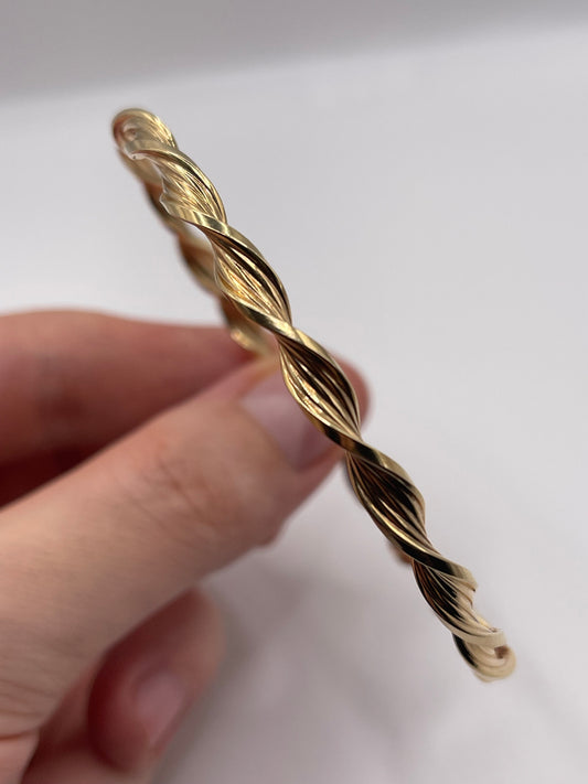 9ct gold bangle
