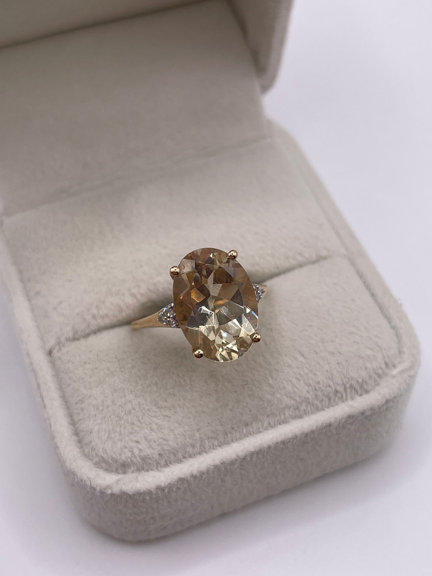 9ct gold quartz and diamond ring
