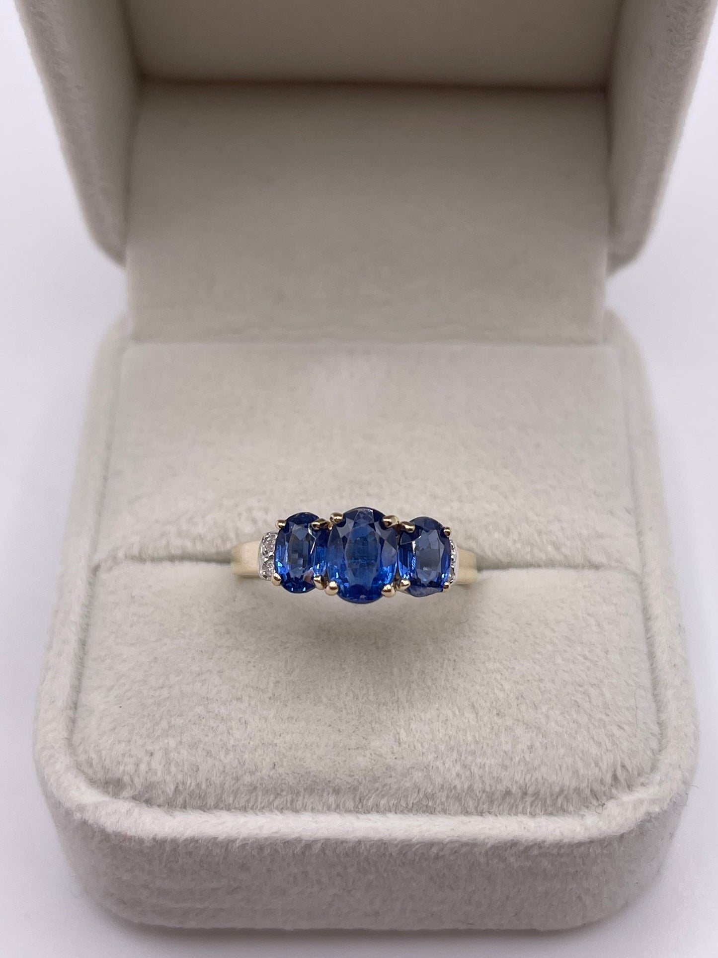 9ct gold kyanite and diamond ring