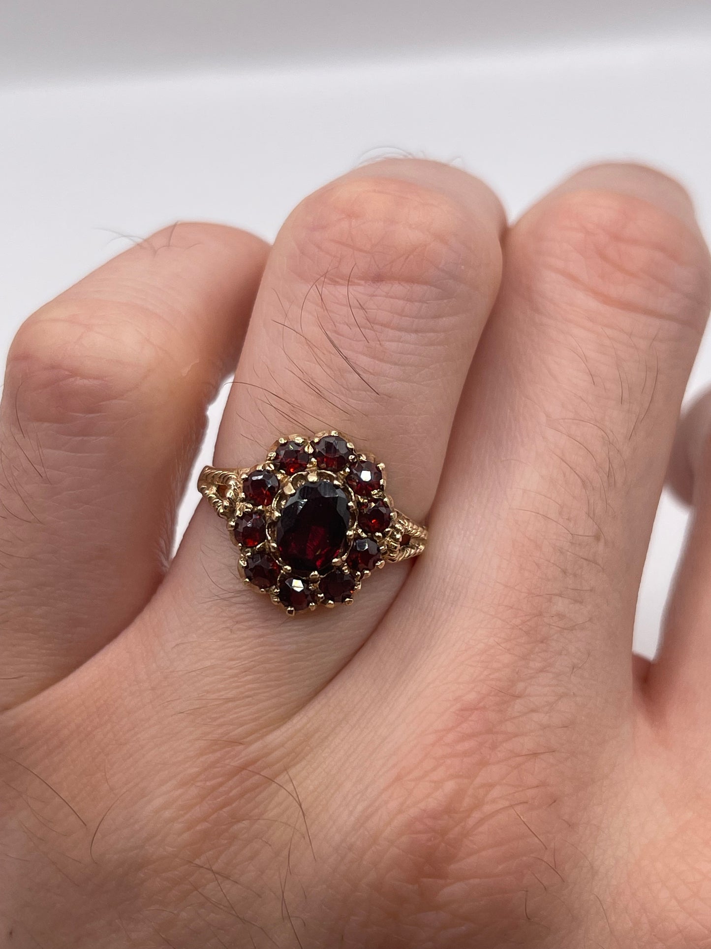 9ct gold garnet cluster ring