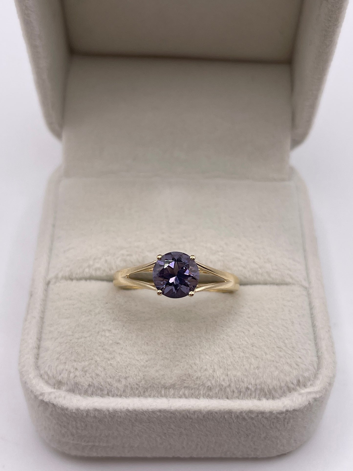 9ct gold blueberry quartz ring