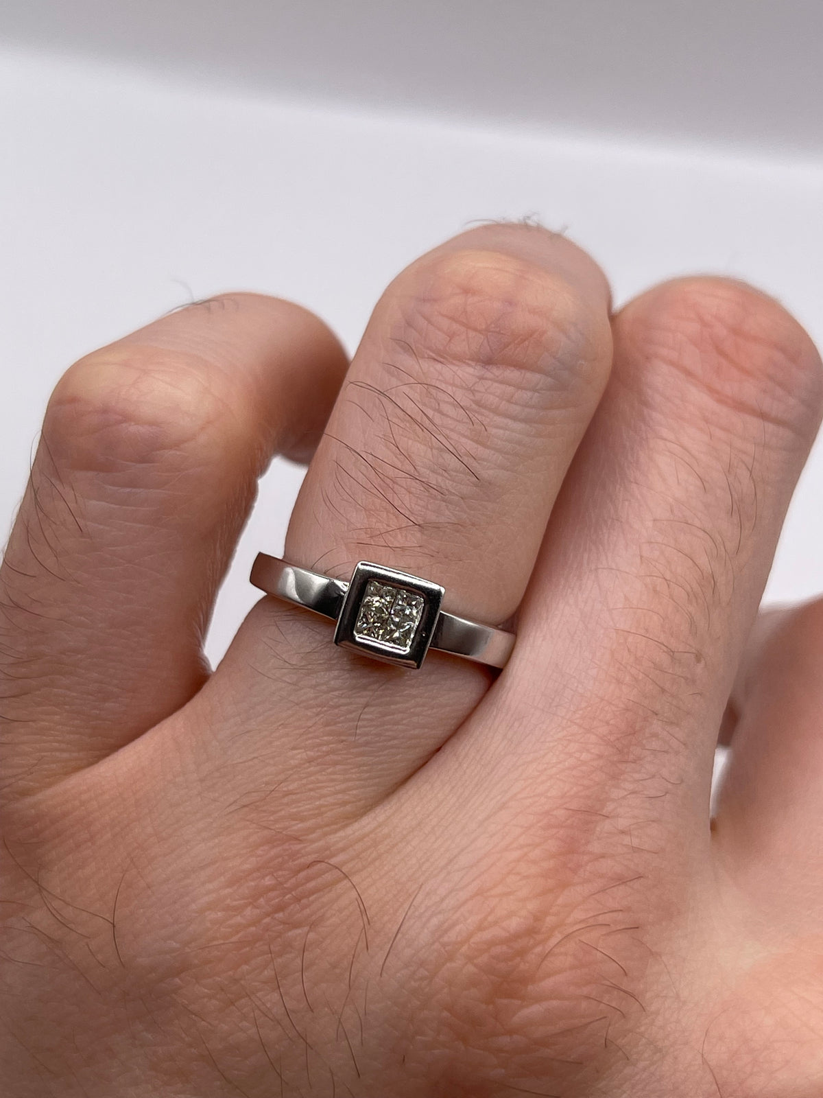 9ct white gold diamond cluster ring