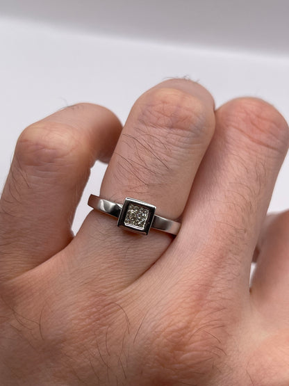 9ct white gold diamond cluster ring