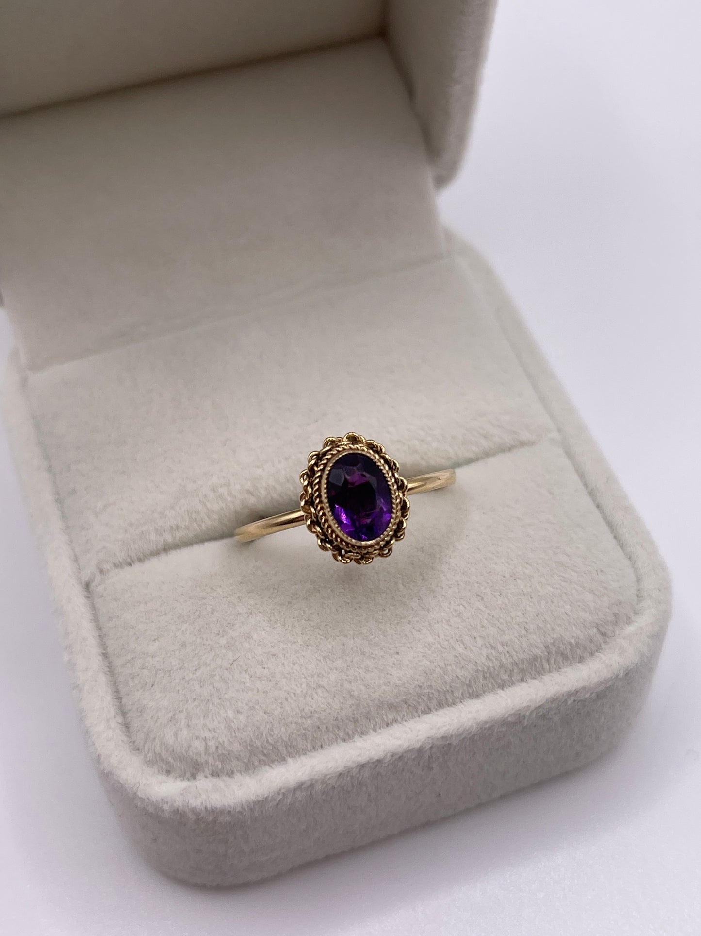 9ct gold amethyst ring