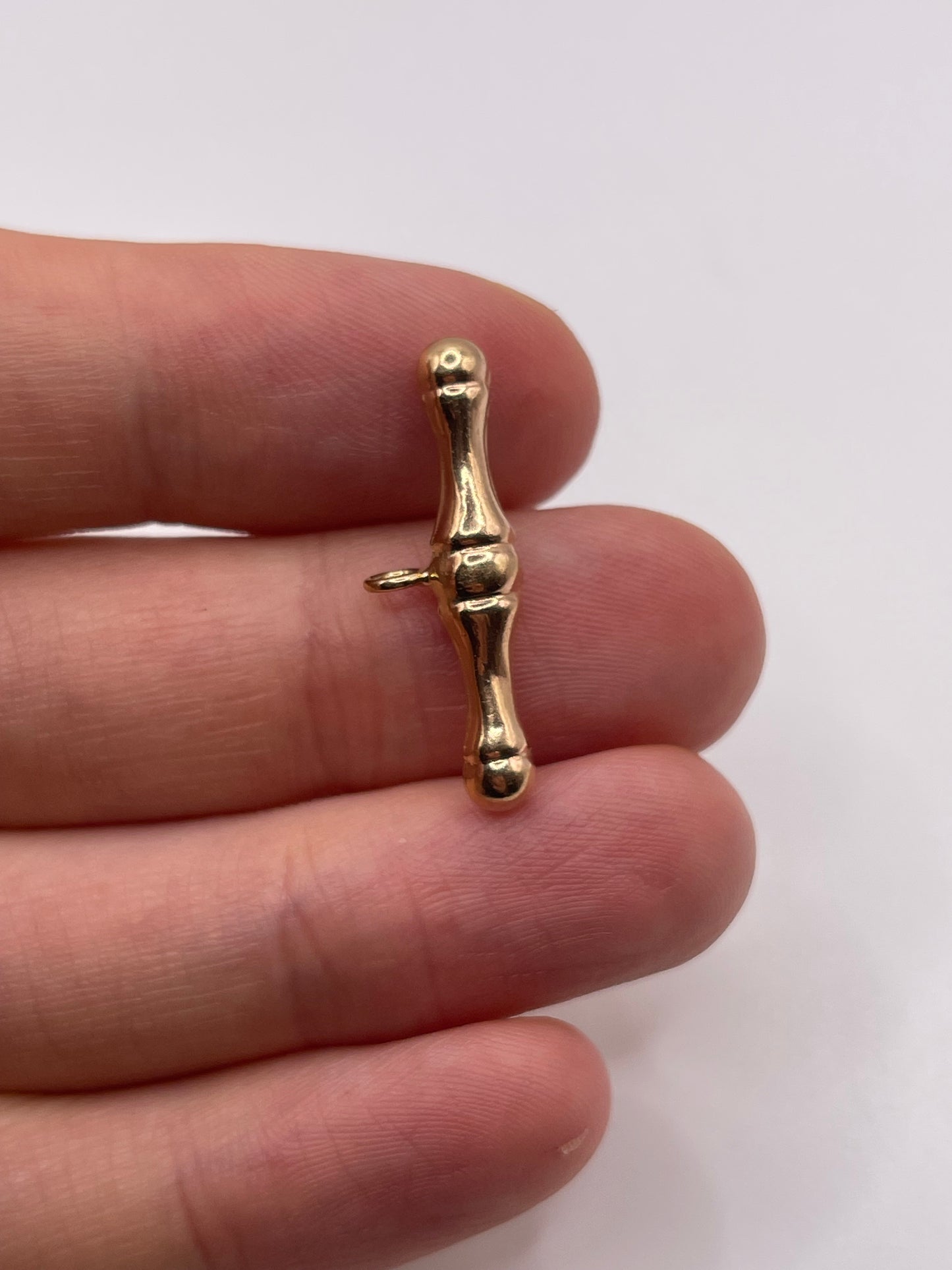 9ct gold t bar pendant