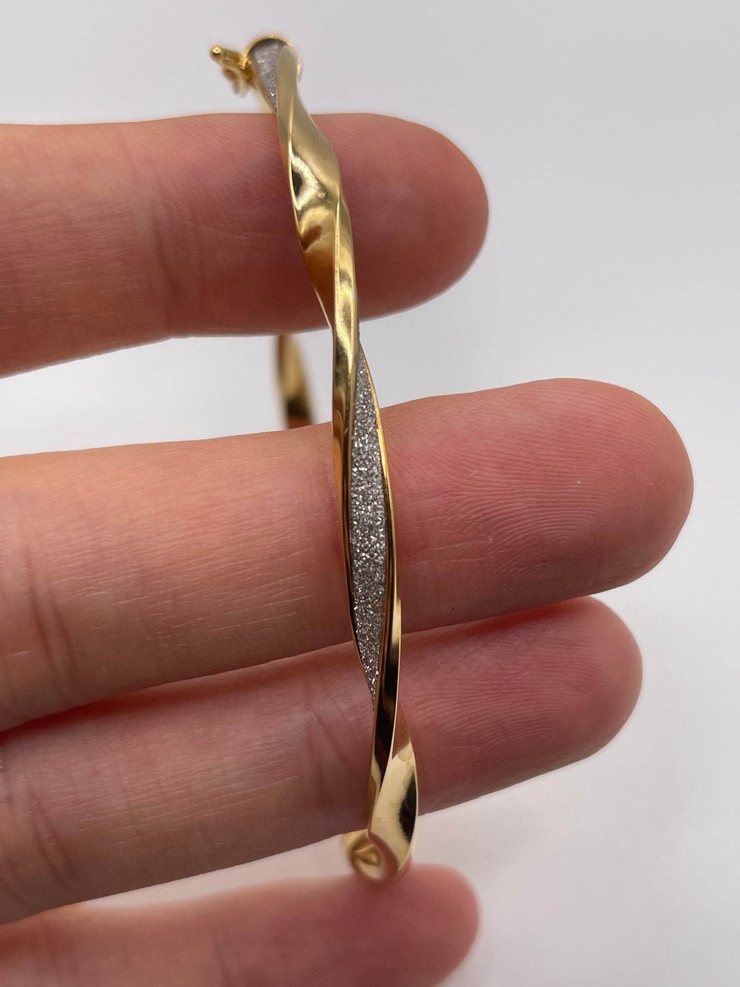 9ct gold bangle