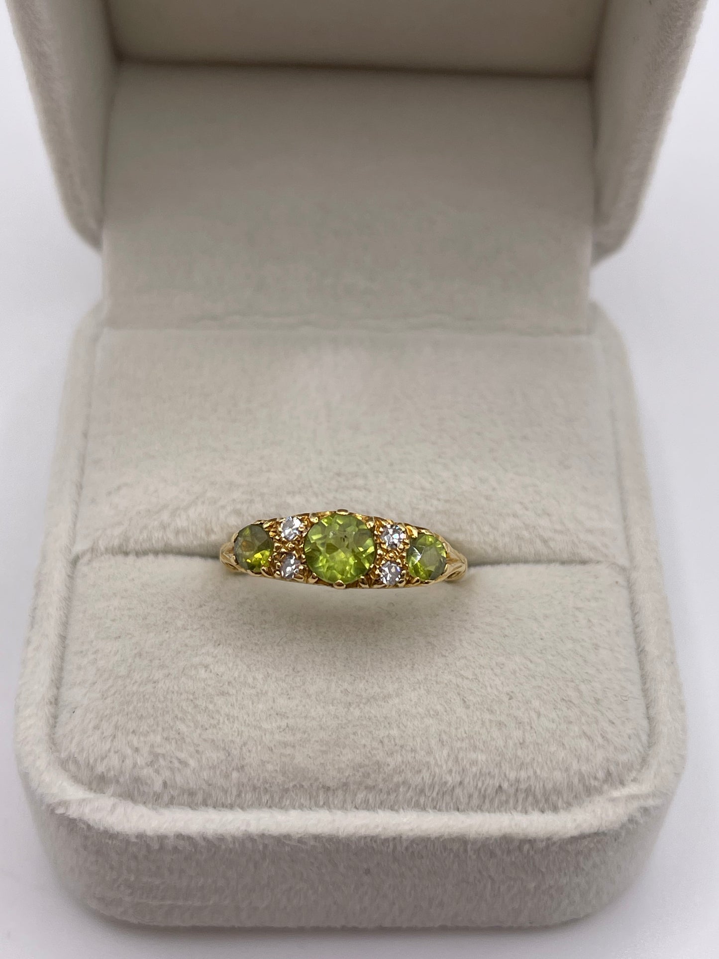 18ct gold peridot and diamond ring