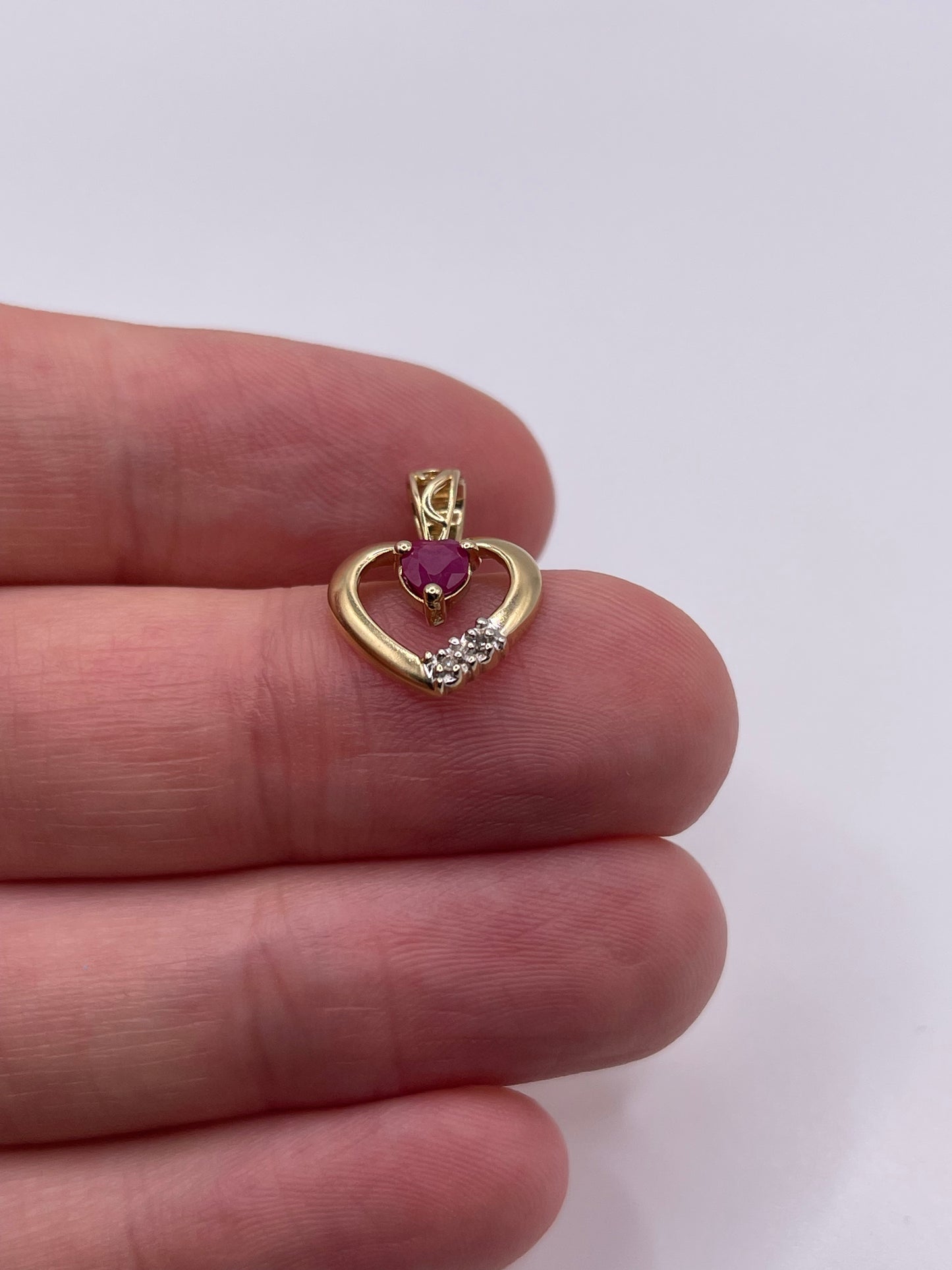 9ct gold ruby and diamond heart pendant