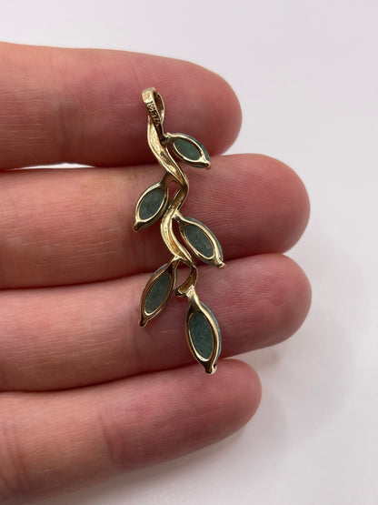 9ct gold aventurine pendant