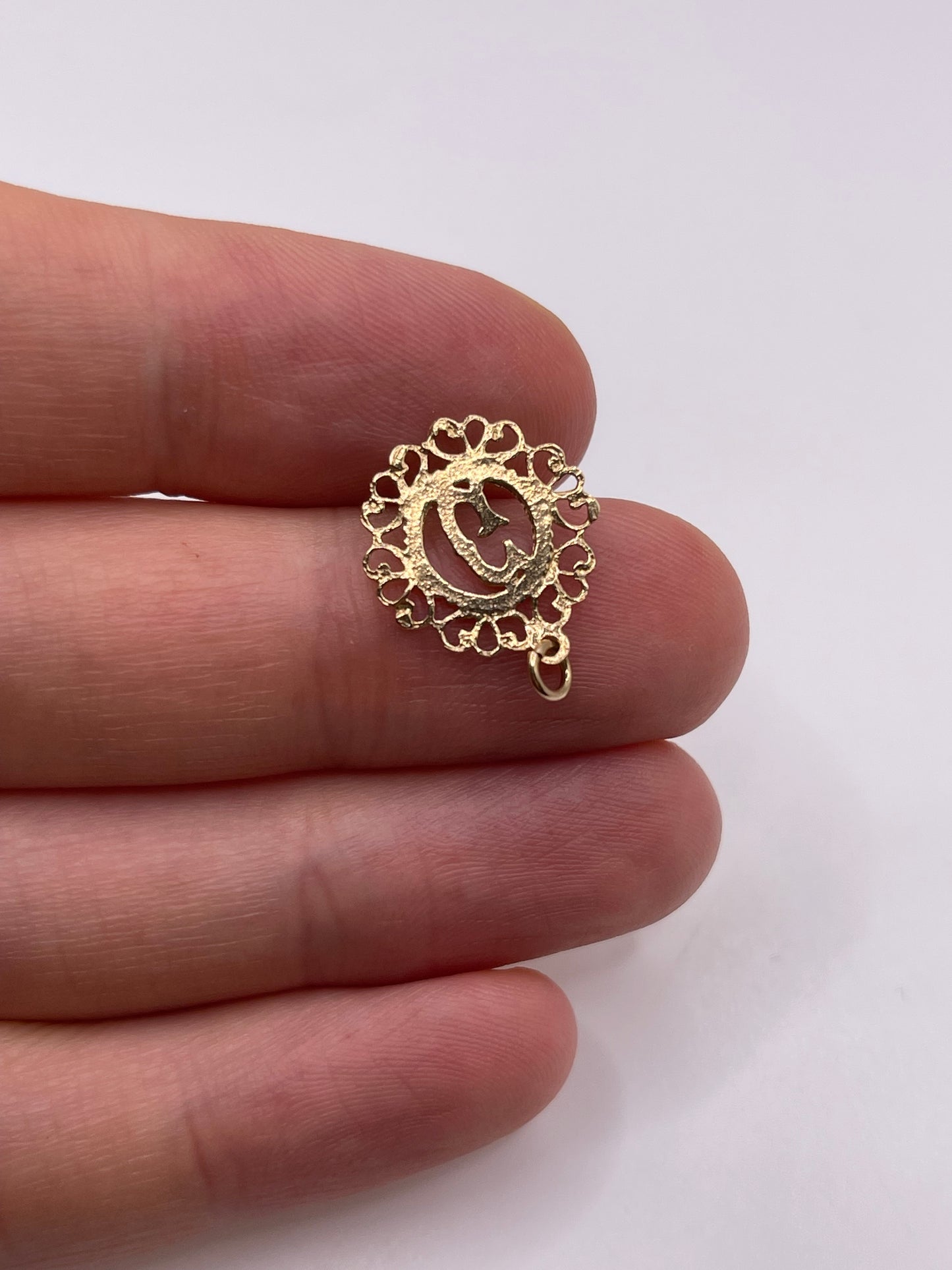 9ct gold initial G pendant