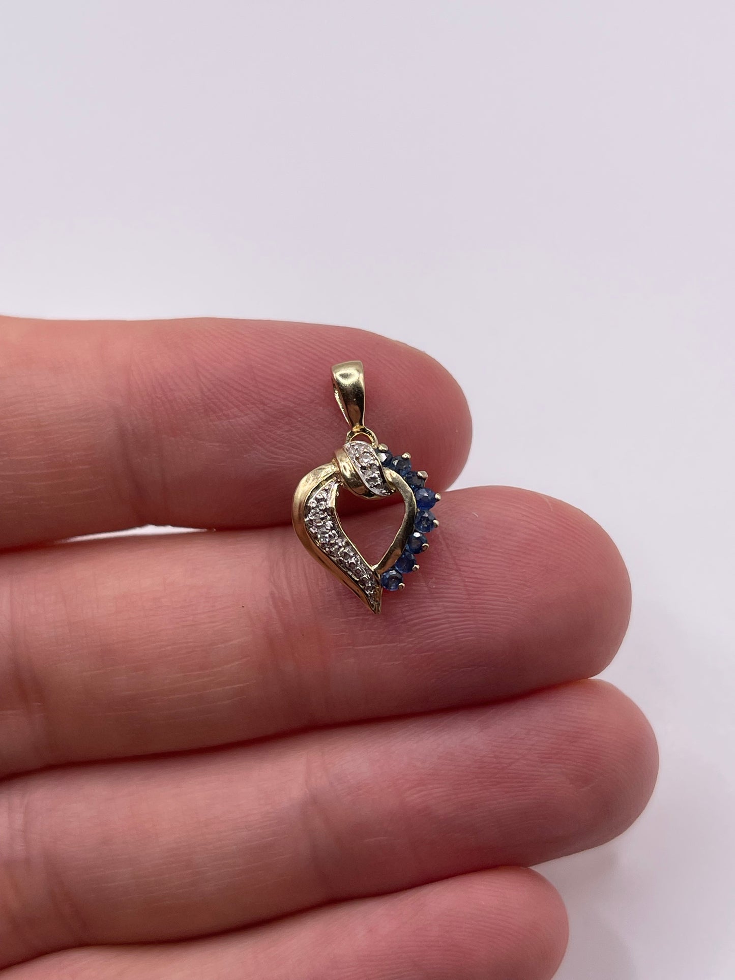 9ct gold sapphire and diamond pendant
