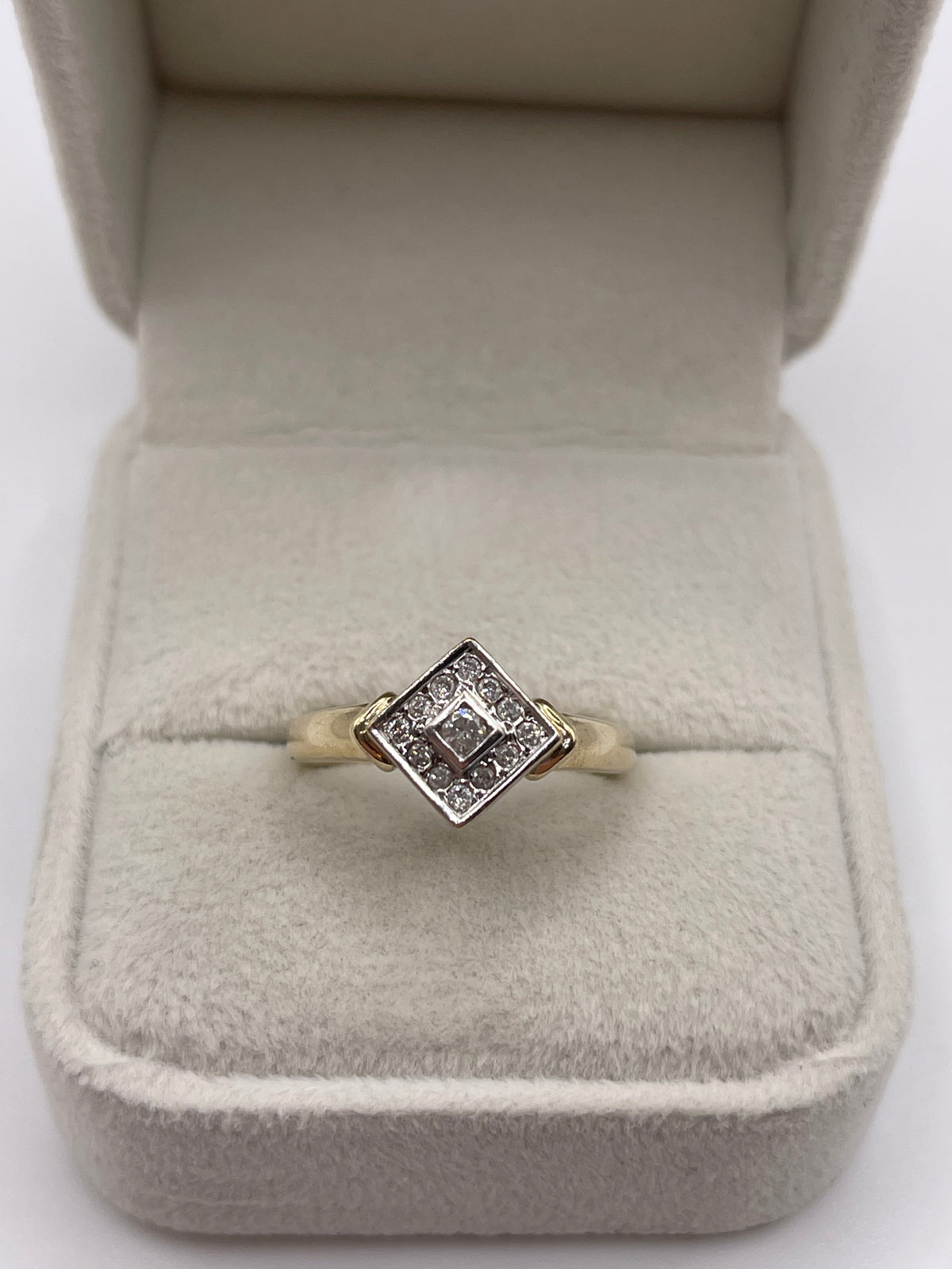 9ct gold diamond cluster ring