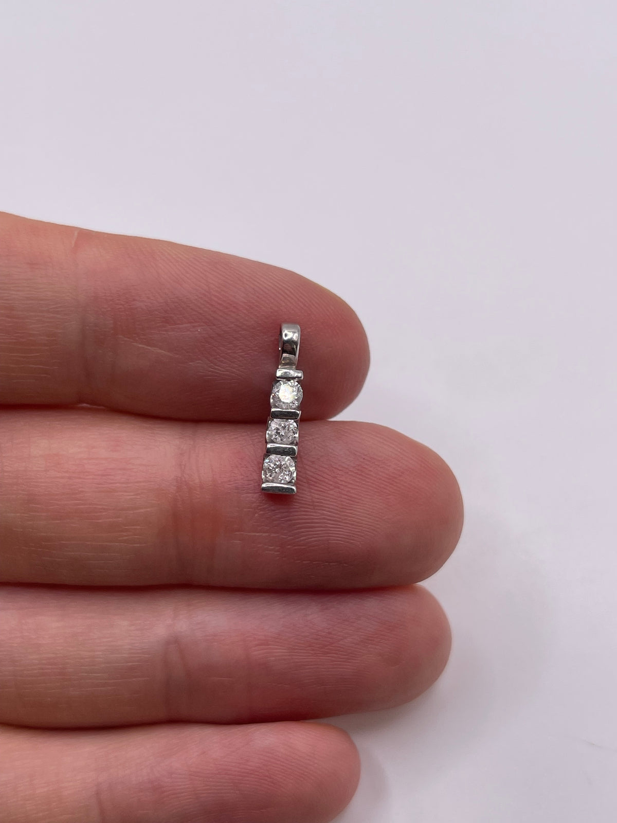 9ct white gold diamond pendant