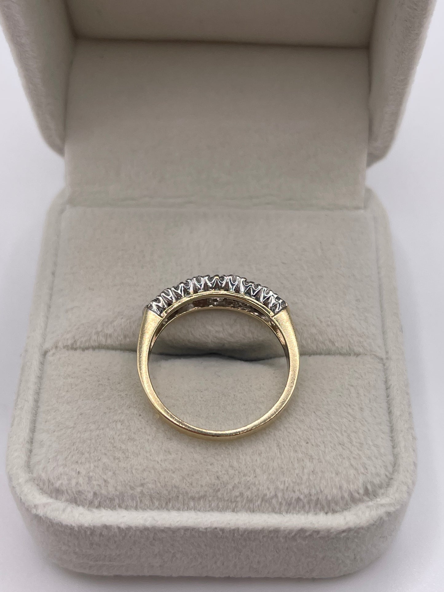 9ct gold aquamarine and diamond ring
