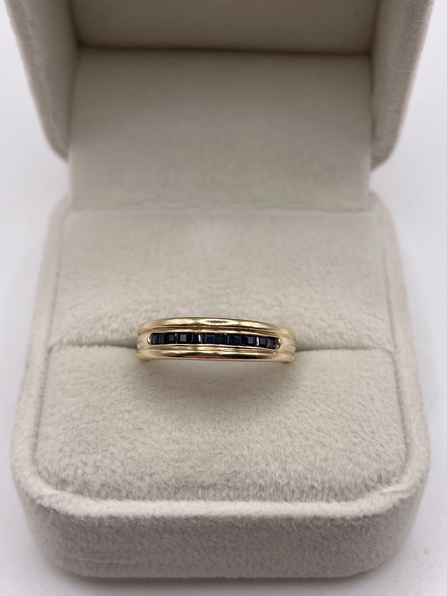 9ct gold sapphire ring