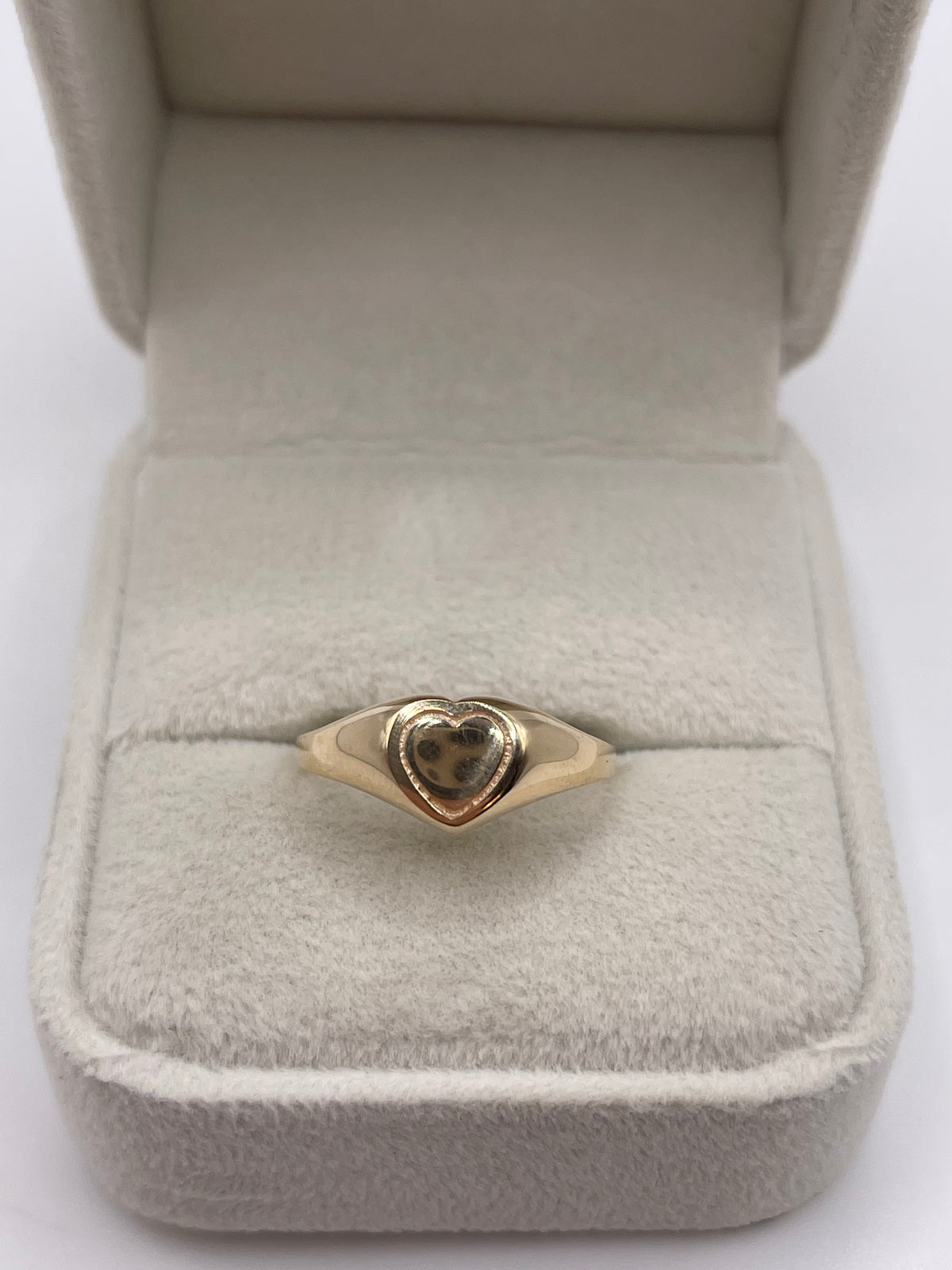 9ct gold heart signet ring