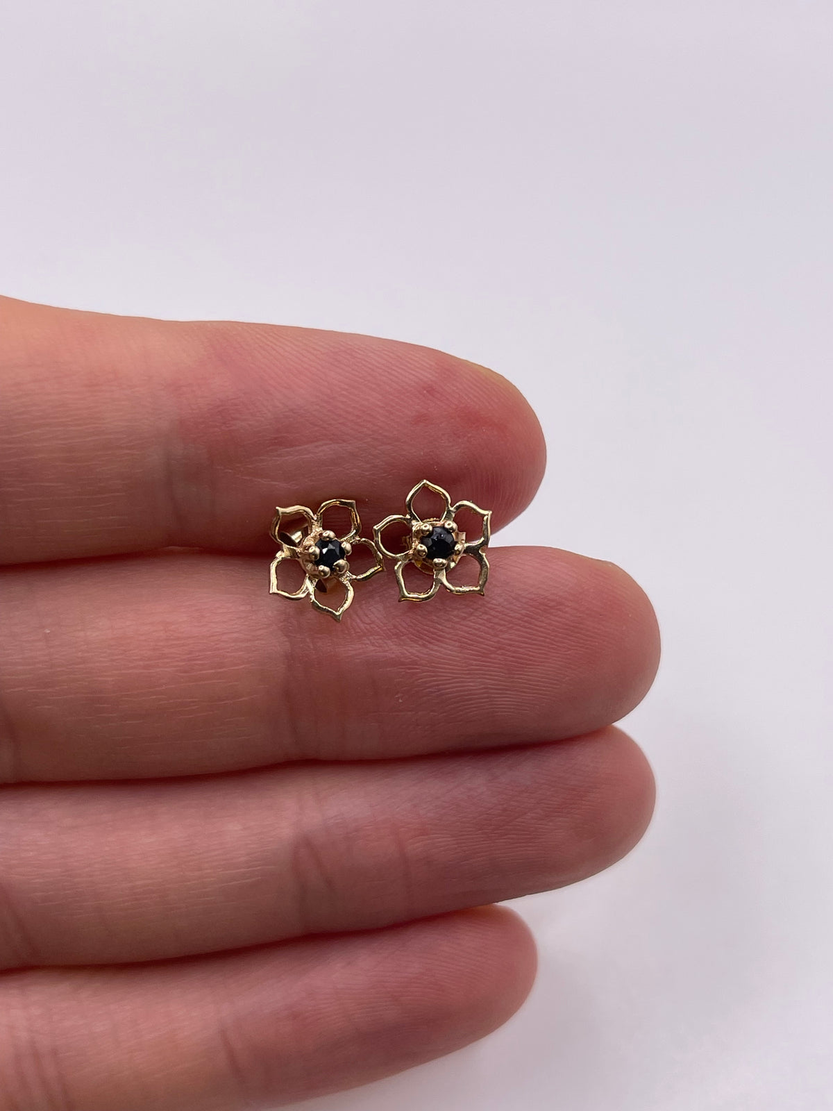 9ct gold sapphire earrings