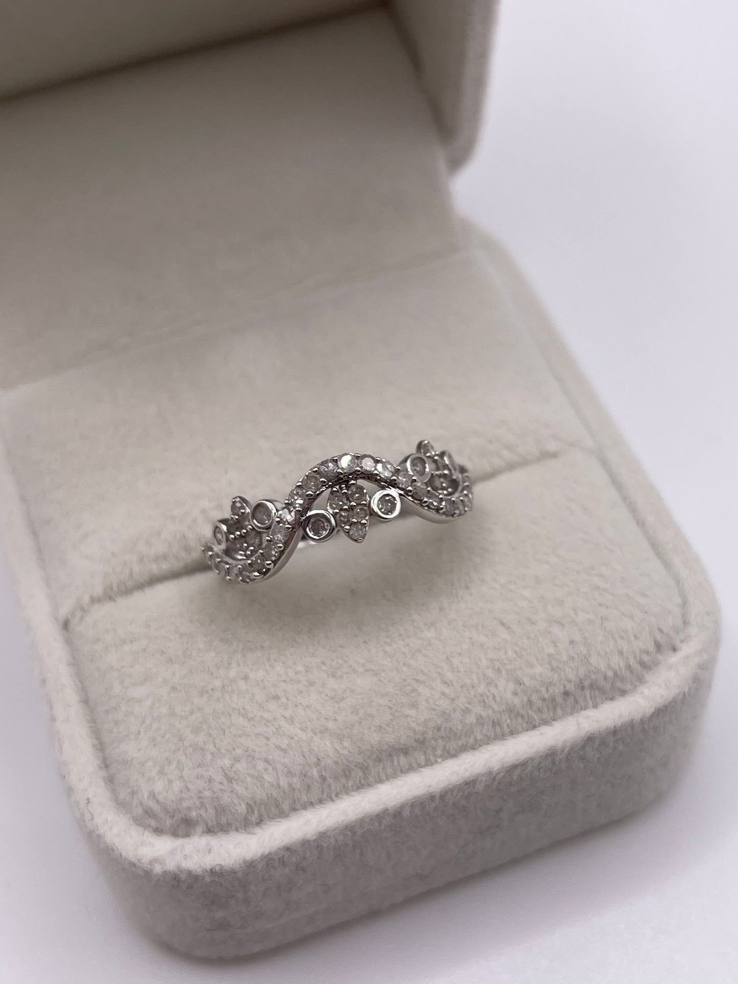 9ct white gold diamond ring