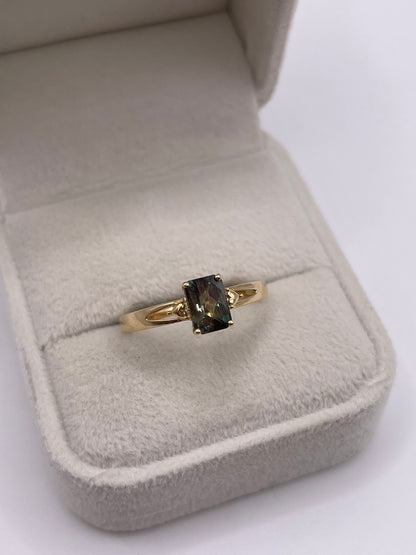 9ct gold quartz ring