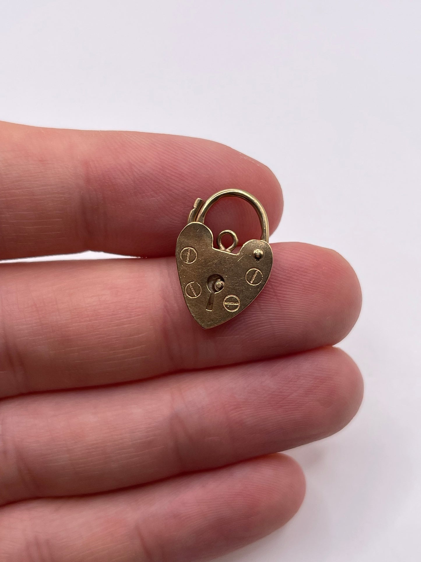 9ct gold padlock 8