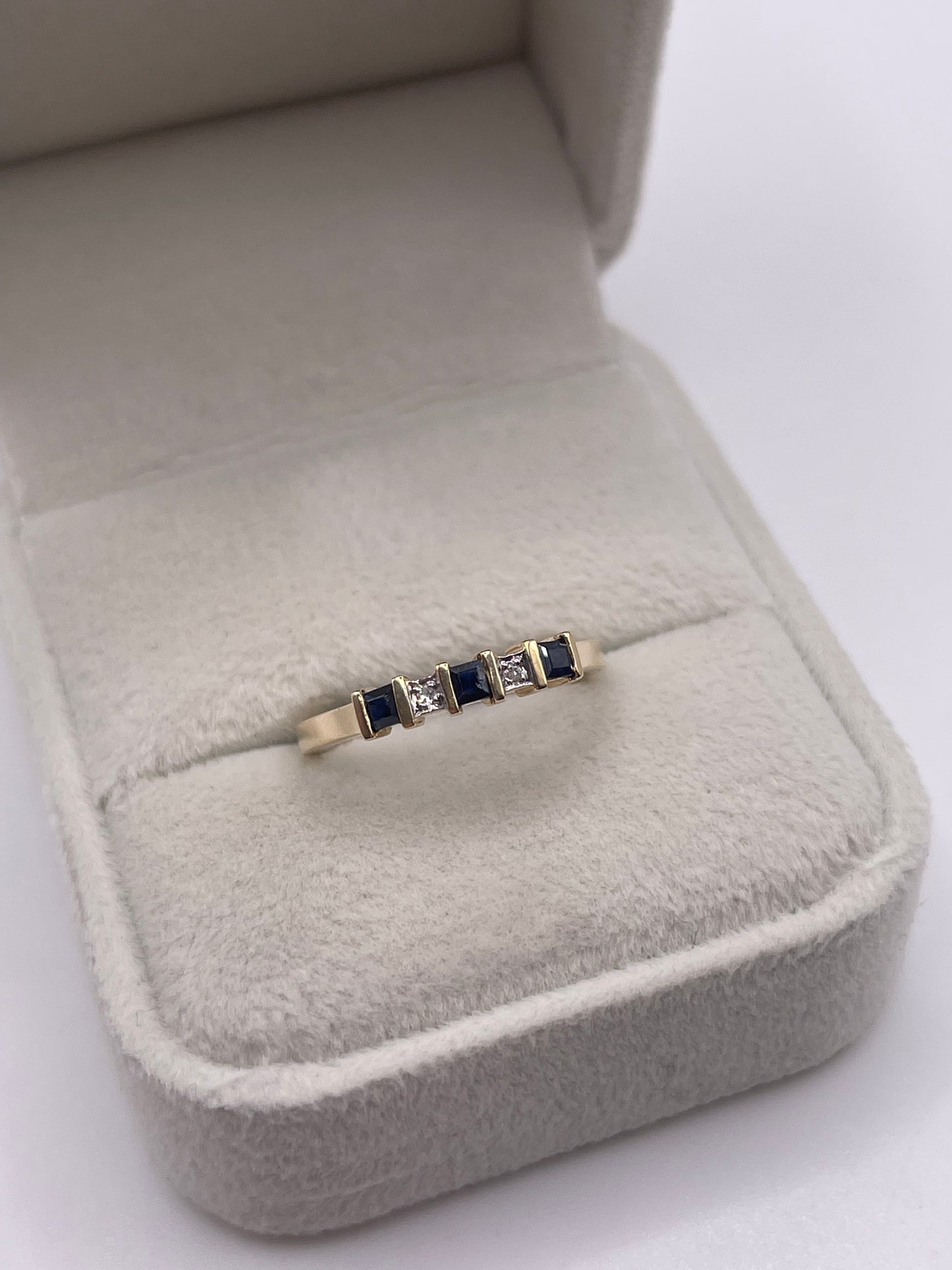9ct gold sapphire and diamond ring