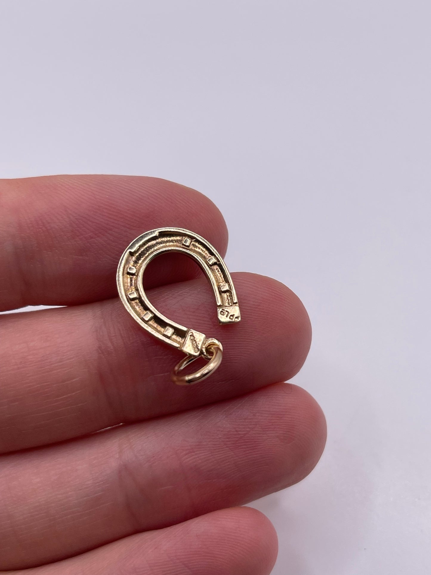 9ct gold horseshoe charm