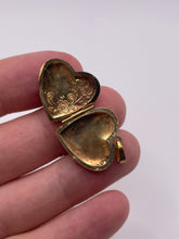 Load image into Gallery viewer, 9ct gold heart locket
