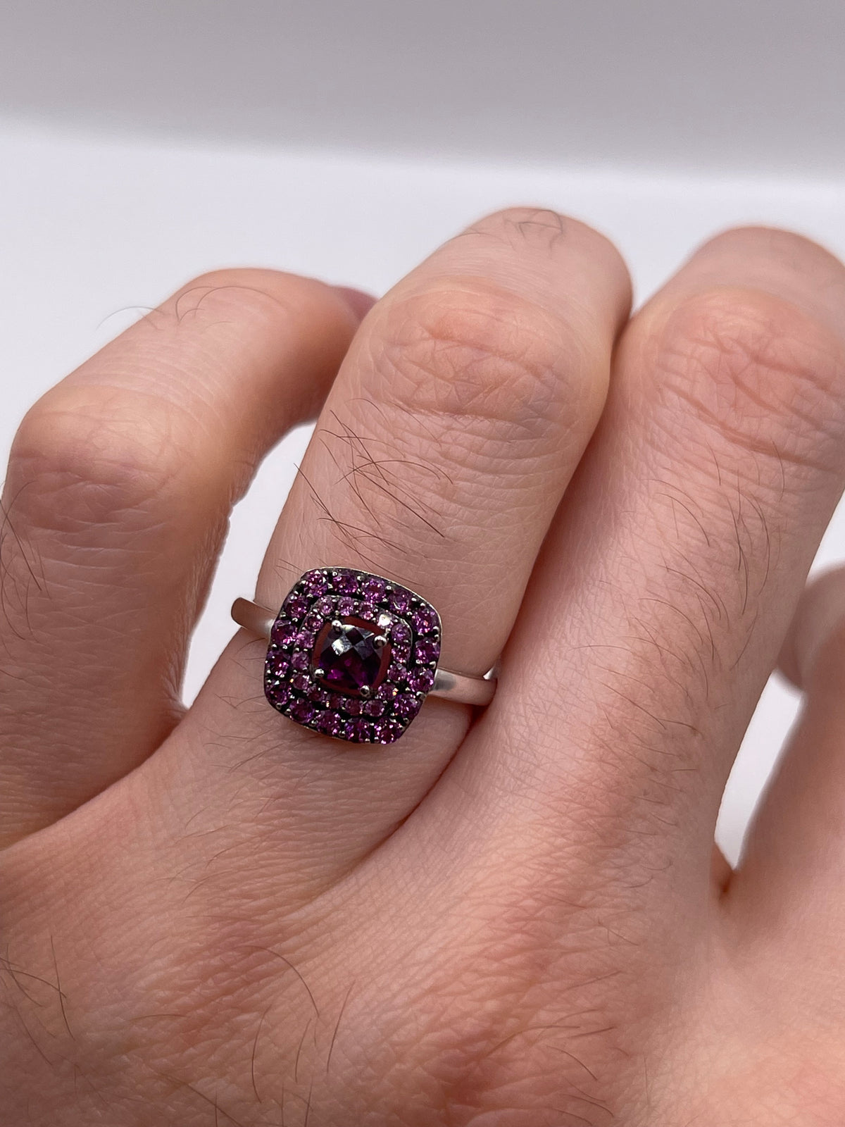 9ct white gold garnet cluster ring