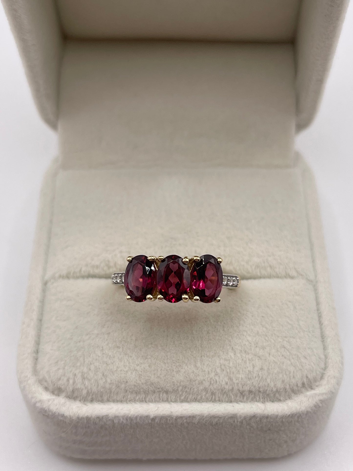 9ct gold garnet and zircon ring