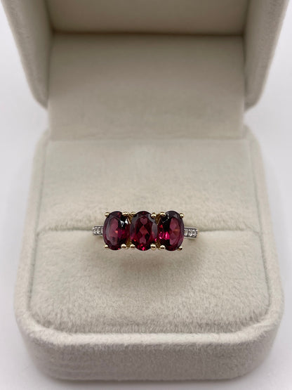 9ct gold garnet and zircon ring