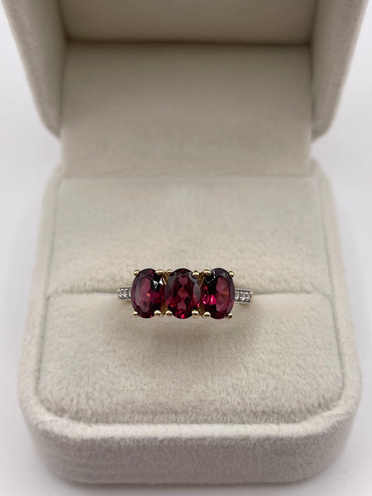 9ct gold garnet and zircon ring
