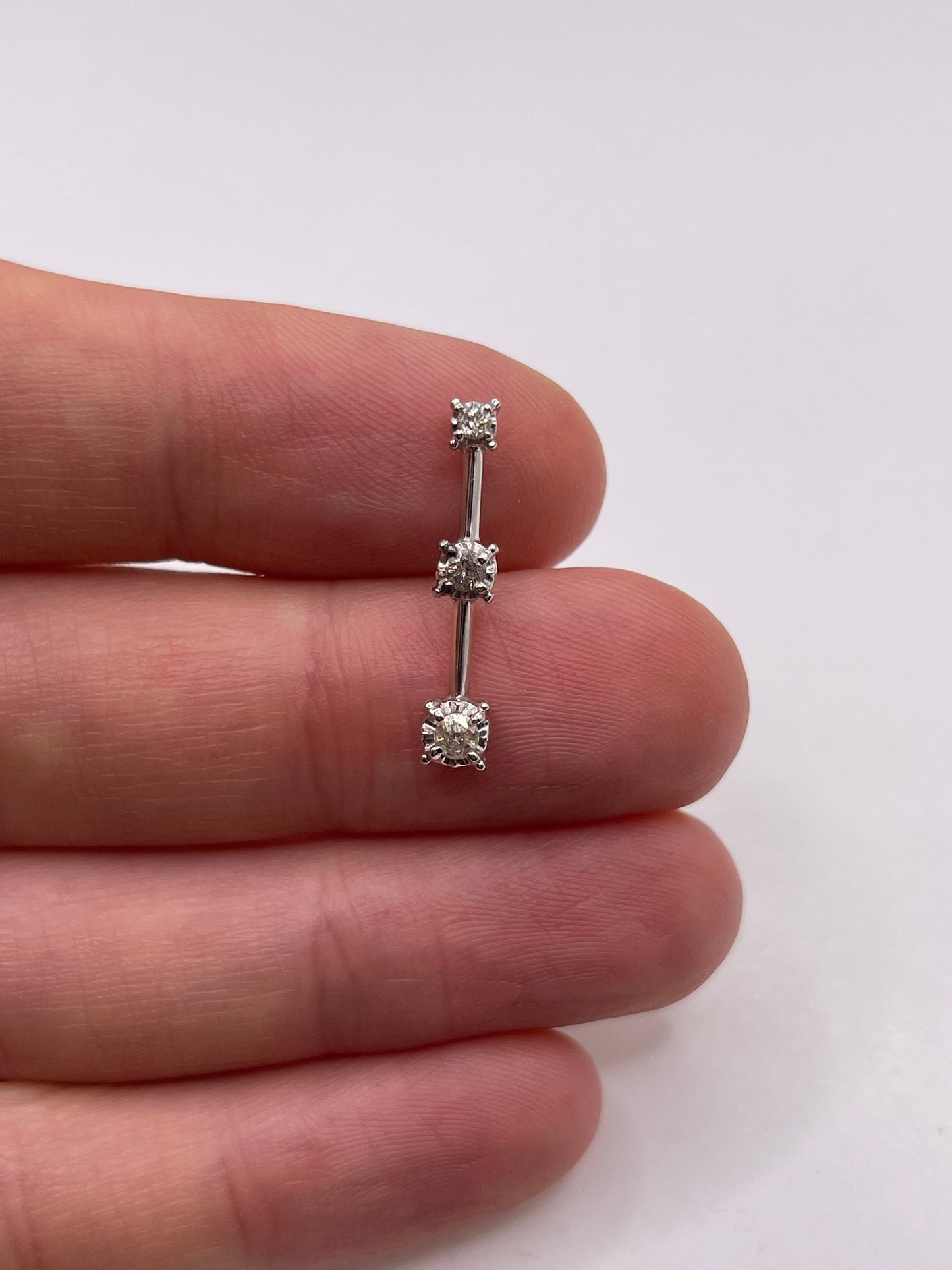 9ct white gold diamond pendant